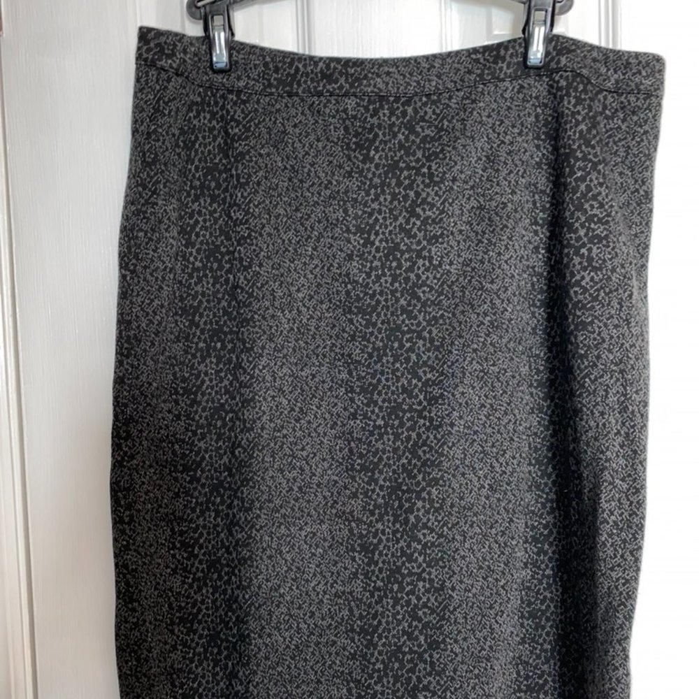 Black pencil skirt - snakeskin pattern